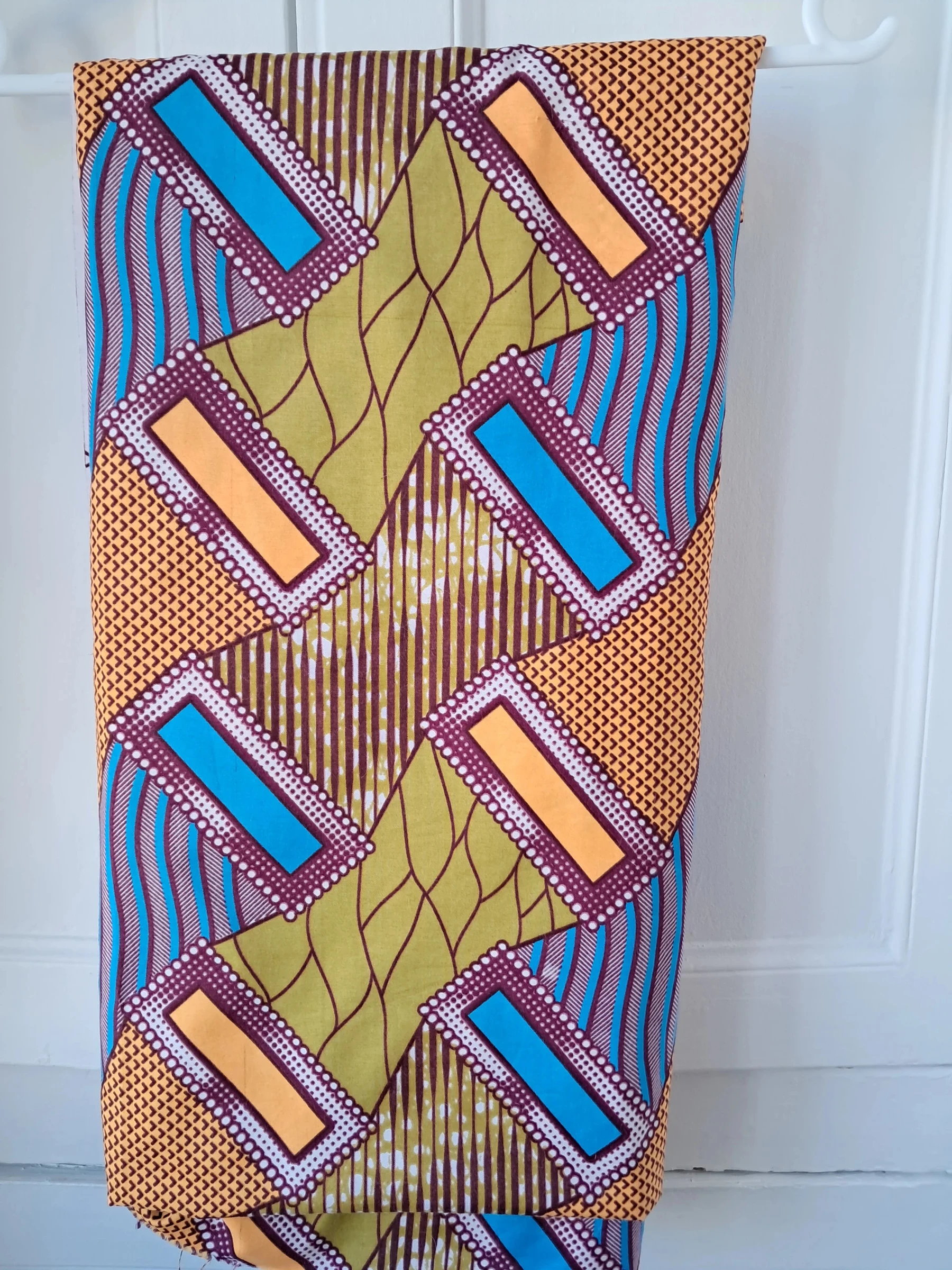 Tissu - Wax bleu, orange et blanc à motifs géométriques